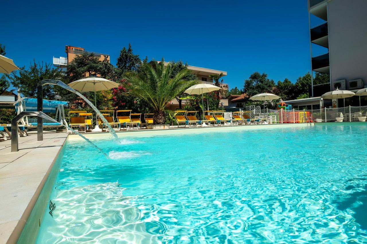 ריצ'יונה Hotel Tre Rose מראה חיצוני תמונה