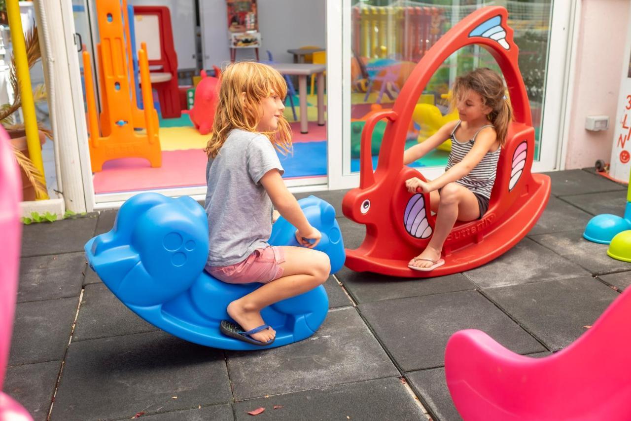 ריצ'יונה Hotel Tre Rose מראה חיצוני תמונה