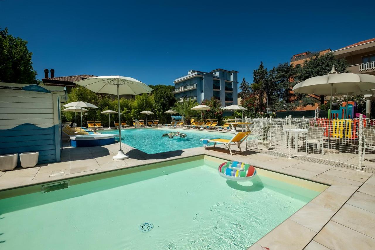 ריצ'יונה Hotel Tre Rose מראה חיצוני תמונה