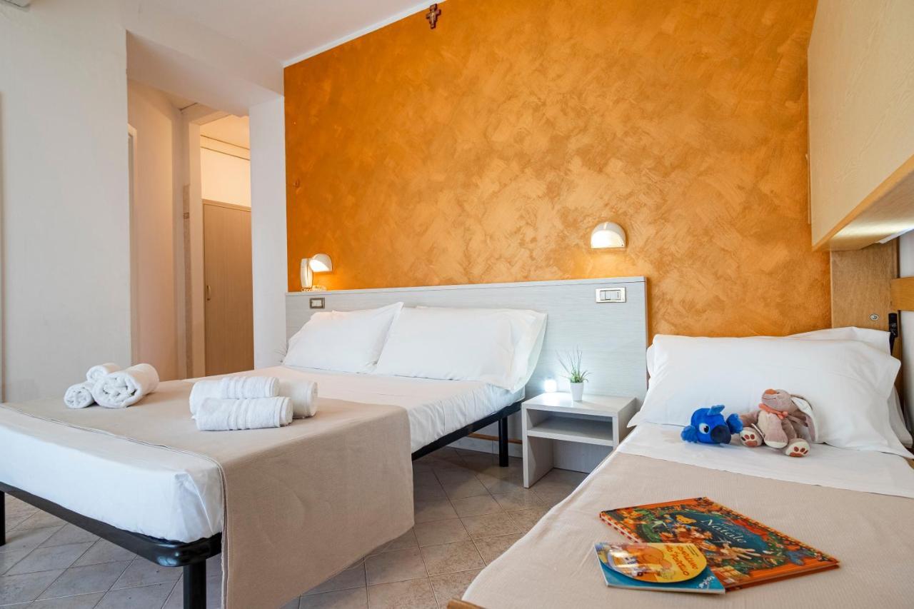 ריצ'יונה Hotel Tre Rose מראה חיצוני תמונה
