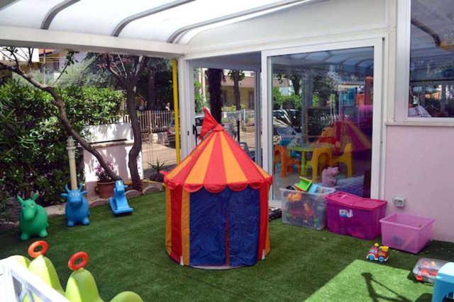 ריצ'יונה Hotel Tre Rose מראה חיצוני תמונה