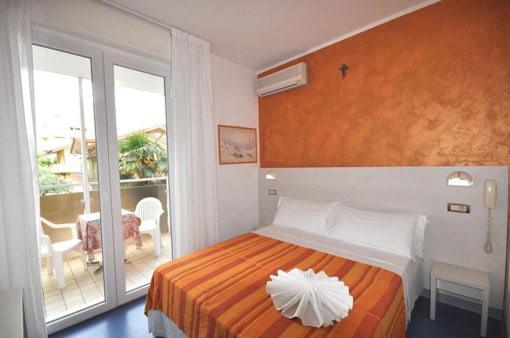 ריצ'יונה Hotel Tre Rose מראה חיצוני תמונה