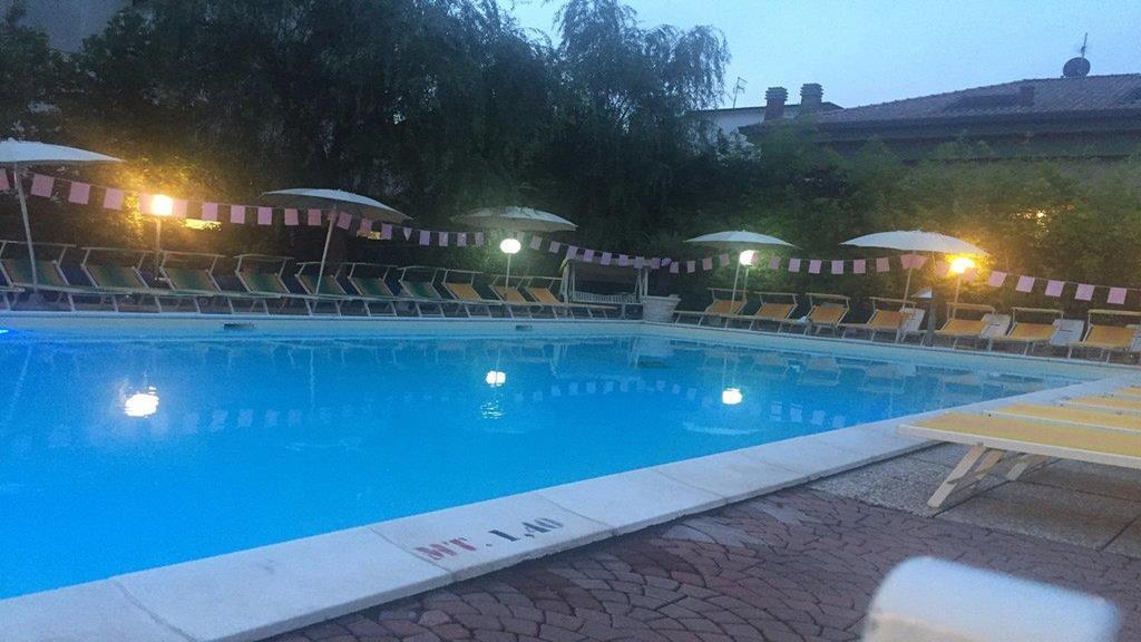 ריצ'יונה Hotel Tre Rose מראה חיצוני תמונה