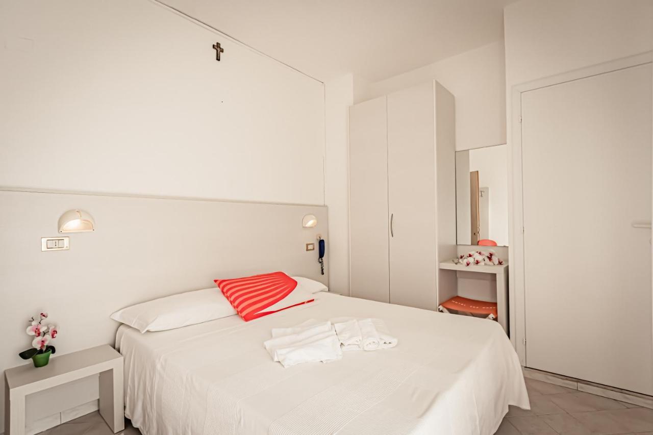 ריצ'יונה Hotel Tre Rose מראה חיצוני תמונה