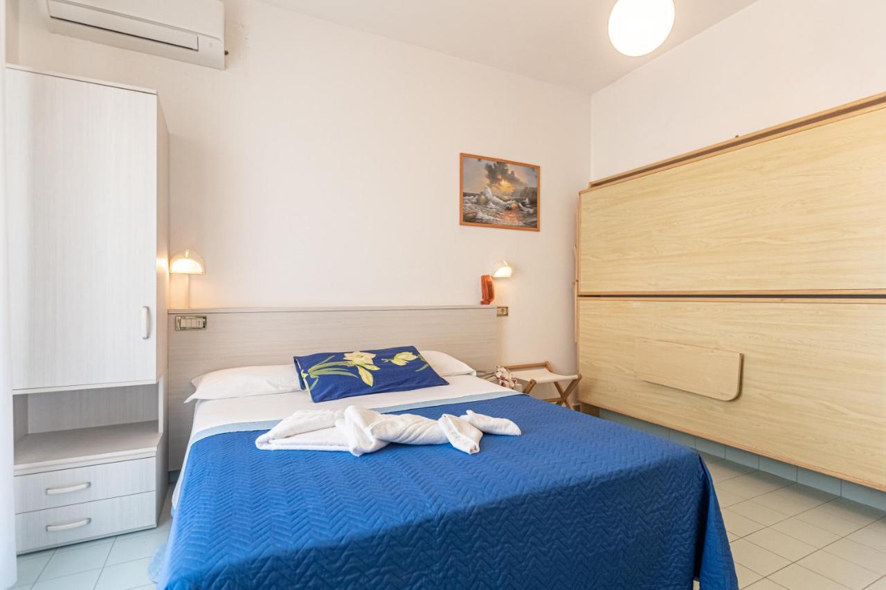 ריצ'יונה Hotel Tre Rose מראה חיצוני תמונה