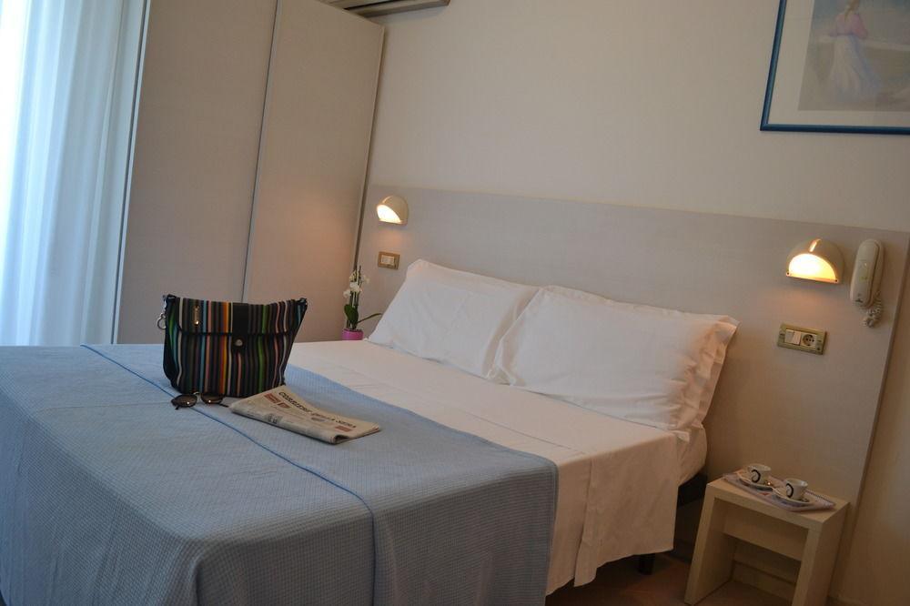 ריצ'יונה Hotel Tre Rose מראה חיצוני תמונה