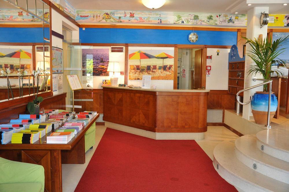 ריצ'יונה Hotel Tre Rose מראה חיצוני תמונה