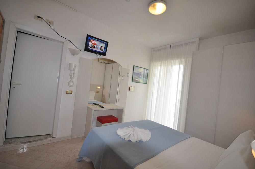 ריצ'יונה Hotel Tre Rose מראה חיצוני תמונה