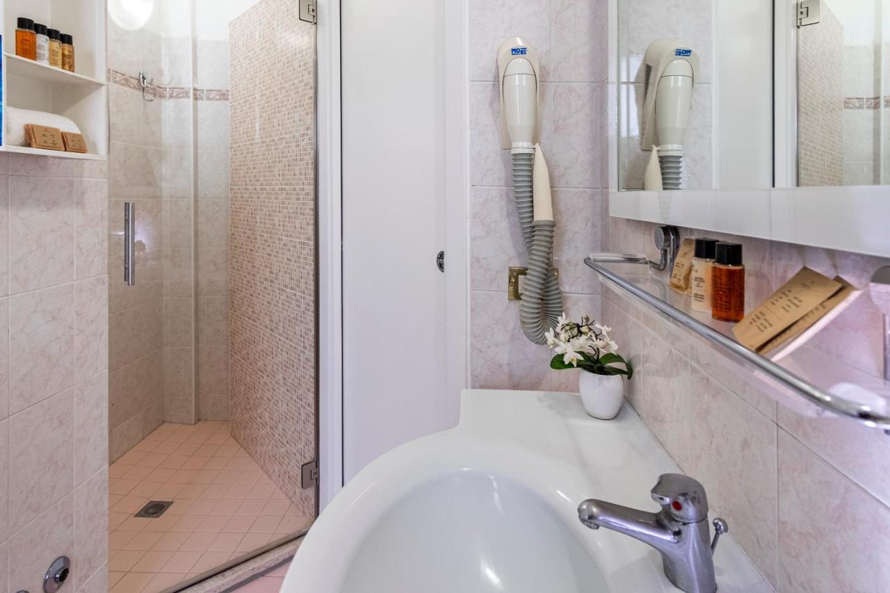 ריצ'יונה Hotel Tre Rose מראה חיצוני תמונה