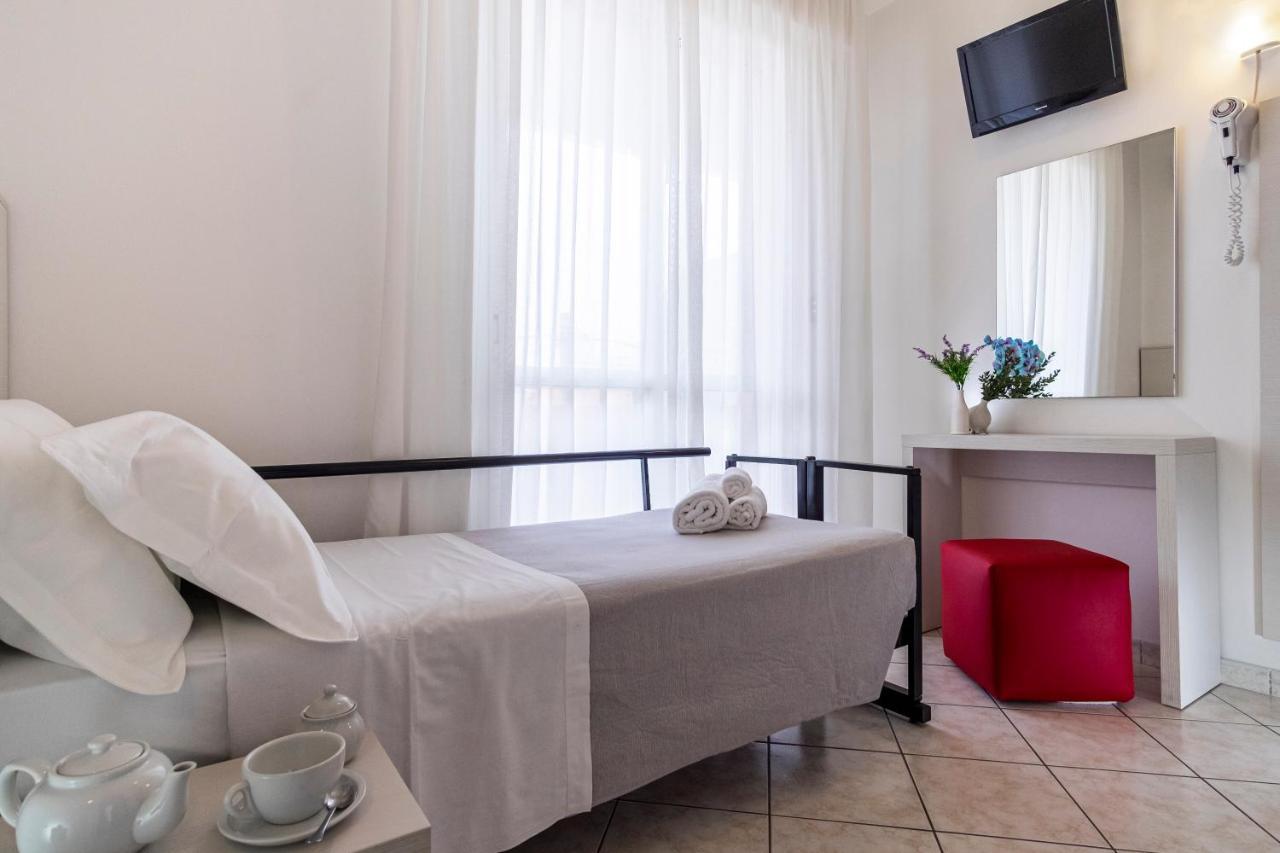 ריצ'יונה Hotel Tre Rose מראה חיצוני תמונה